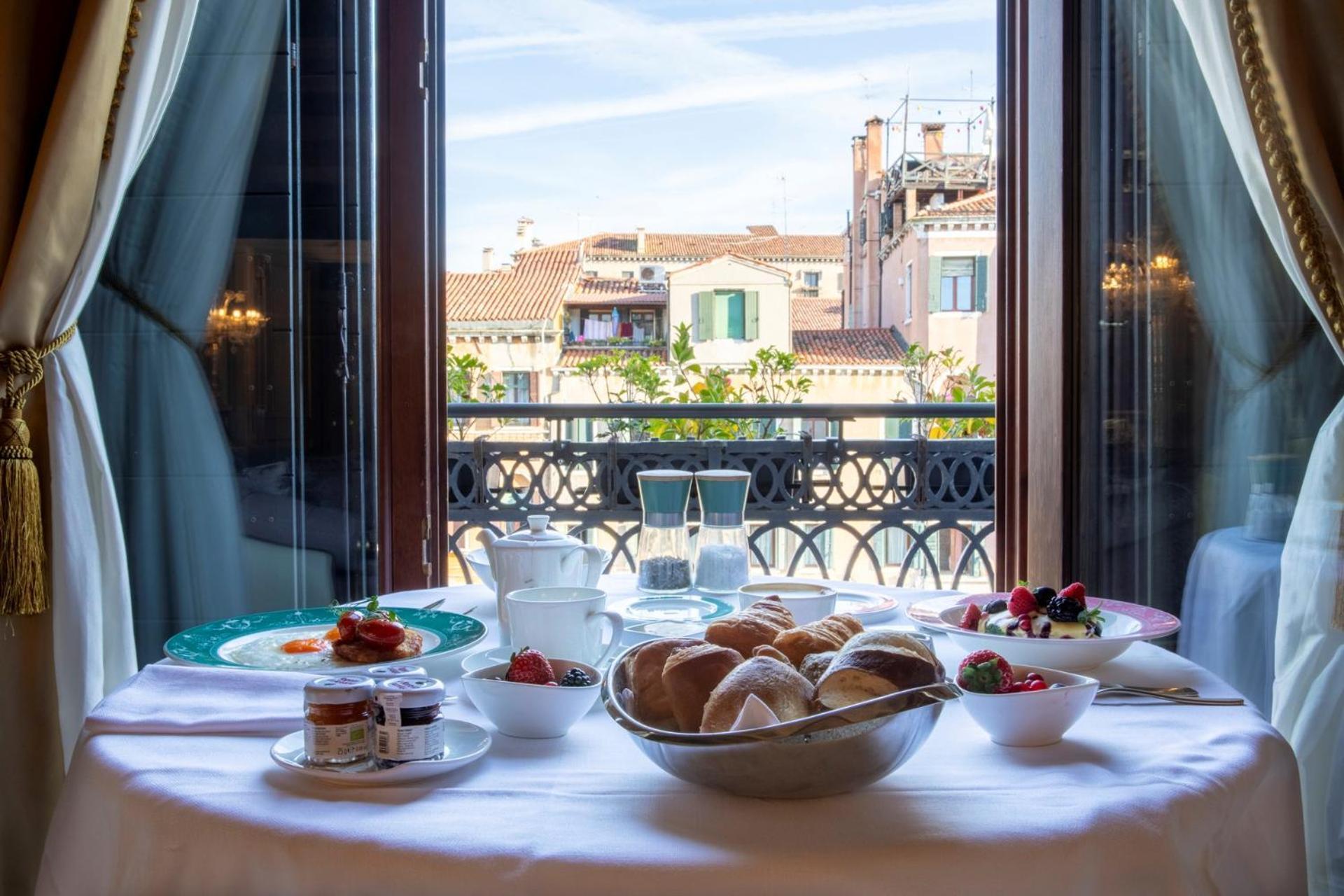 Ca' Bonfadini Historic Experience Hotel Venecia